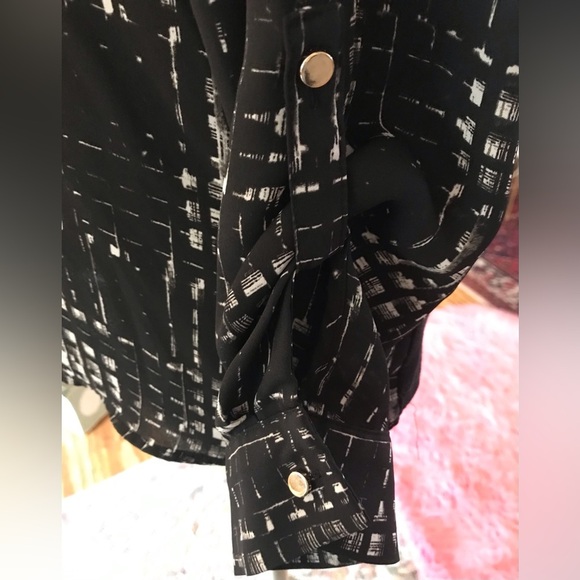 Apt. 9 Black and White Blouse Size PXL - Picture 8 of 9